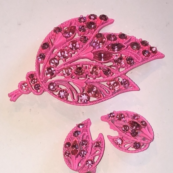 Vintage Hot Pink Barbie Pink Enamel CZ Rhinestone Brooch & Clip On Earrings Set - Picture 2 of 7